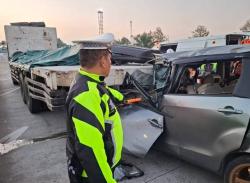 Ertiga Tabrak Truk Parkir di Tol Cipali, Tiga Tewas Seketika Termasuk Perempuan dan Lansia