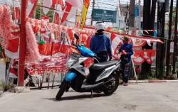 Menjelang HUT RI ke-80, Lapak Bendera Musiman Ramaikan Sudut Kota Cirebon