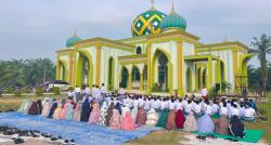 Shalat Istisqa Digelar di Rohil Agar Karhuta Hilang, Hujan Gerimis Turun Usai Doa Bersama