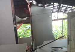 Hujan Deras Disertai Angin Puting Beliung Rusak Rumah Warga di Desa Tajemsari, Tegowanu