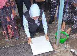 Lantamal V Surabaya Bakal Bangun 300 Rutilahu, Keramik Pertama Dipasang Gubernur Jatim