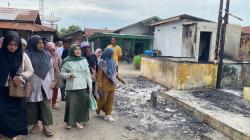 Bunda Salma Berikan Bantuan Biaya Sewa Rumah dan Sembako untuk Korban Kebakaran di Aceh Utara