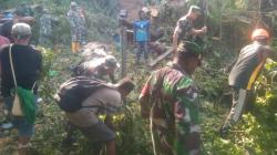 Yonzipur 20/PPA Tanggap Darurat Bersihkan Puing dan Selamatkan Warga dari Musibah Longsor