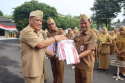 Warga Blora Dapat Hadiah Merah Putih Jelang HUT RI ke-80, Pemkab Blora Turun Langsung ke Rumah-rumah
