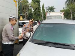 Jelang HUT ke-80 RI, Polres Bogor Bagikan 17.845 Bendera Merah Putih ke Masyarakat