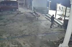 Terekam CCTV, Aksi Meresahkan Warga di Sampang, Pencurian Celana dalam Perempuan ini Viral