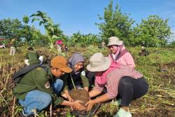 Langkah Nyata Hadapi Krisis Iklim: Unigoro-EMCL Gagas Penghijauan di Bojonegoro, Tuban dan Lamongan