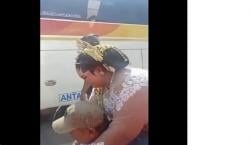 Viral! Pengantin Digendong saat Menyeberangi Kali Pemali, Konon demi Keharmonisan Rumah Tangga