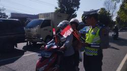Polres Boyolali Bagikan 10.000 Bendera, Ajak Warga Kibarkan Merah Putih Sepanjang Agustus