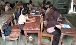 Miris! 2 Ruang Kelas di SDN Curug 1 Pandeglang Masih Beralaskan Tanah