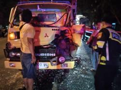 Kecelakaan Mengerikan di Jombang, Truk Rem Blong Seruduk Dua Kendaraan Berhenti Lampu Merah