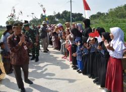 Karya Bhakti Mandiri di Desa Karangsono, Pemkab Grobogan, TNI Dan Warga Kompak Membangun Desa
