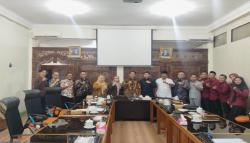 Puluhan Tenaga Kontrak Kabupaten Tegal Minta Diangkat Jadi PPPK Paruh Waktu, Adukan Aspirasi ke DPRD