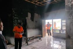 Warga di Cilimus Terpaksa Mengungsi Akibat Kebakaran Rumah, BPBD Salurkan Bantuan