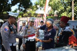 Bendera Merah Putih Berkibar di Kendaraan Angkutan Hewan, Satlantas Bakar Semangat Nasionalisme