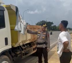 Dump Truck di Batam Pasang Bendera One Piece, Polisi Minta Ganti Merah Putih