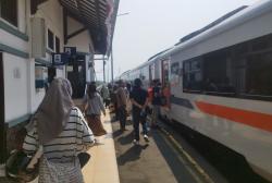 Perjalanan Mewah dan Cepat, KA Argo Muria Layani Penumpang di Stasiun Batang