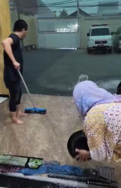 BREAKING NEWS: Banjir Landa Cilebut Barat Bogor, Rumah Kepala Desa Ikut Terendam