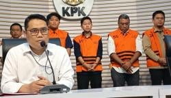 KPK Tetapkan Bupati Kolaka Timur Abdul Azis Jadi Tersangka Suap
