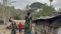 Senyum Merekah Warga Perbatasan RI-RDTL Saat Panel Surya dari JPPCC Dipasang TNI