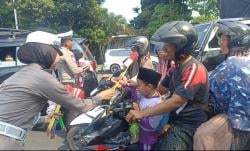 Bukan Menilang, Aksi Polisi Lalu Lintas di Jombang Bikin Kagum Masyarakat, Merdeka!
