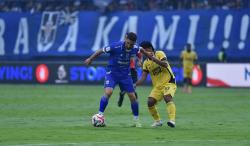 Luciano Guaycochea Bersinar, Persib Kunci Tiga Poin dari Semen Padang