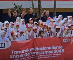 IJTI Balikpapan Bagi-Bagi Bendera Merah Putih dan Umbul-Umbul, Semarakkan HUT RI ke-80