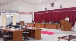 Diduga ‘Phobia’ Media, Anggota DPRD Sumba Timur Keluar Massal dari Grup WA Wartawan