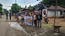 Perusahaan ini Perbaiki Akses Jalan  Berlubang di Bengkulu Utara