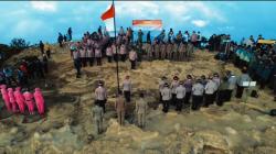 Momen Merah Putih di Puncak Ciremai, Kapolda Jabar Pimpin Upacara Kemerdekaan