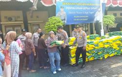 Ludes dalam Sekejap, Beras Murah 21 TonDiserbu Warga Sukoharjo di 10 Polsek