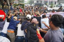 Dituding Sarat Rekayasa, Para Aktivis Bogor Demo Desak Batalkan Tender Revitalisasi GOR Pajajaran