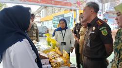 Gelar Pasar Murah, Kejari Indramayu Subsidi Harga Beras untuk Warga