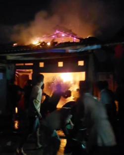 Kebakaran Hanguskan Rumah dan Toko Fotokopi di Lebak, Kerugian Capai Rp170 Juta