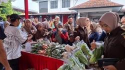 Harga Lebih Murah, Pasar Murah Kejari Subang Diserbu Ratusan Warga