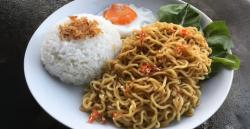 Bagi Penikmat Nasi Campur Mie, Dosen Gizi IPB University Ingatkan Resiko Jangka Panjang