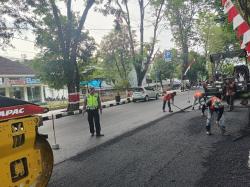 Dua Ruas Jalan di Kota Purwdadi Ditingkatkan Dengan Konstruksi Hotmix Oleh DPUPR Grobogan