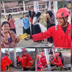 Tim Rescue Damkar Palangka Raya Evakuasi Kacamata Pelajar yang Jatuh ke Terowongan Panggung