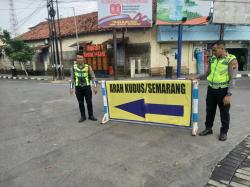 Polres Blora Siaga, Lakukan Penyekatan dan Pengalihan Arus Lalu Lintas ke Pati