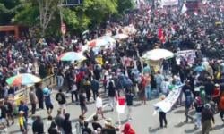 Demo Pati Rusuh, Polisi Tembakkan Gas Air Mata