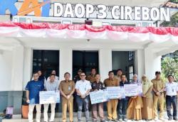 Dari Masjid hingga Pertanian, KAI Daop 3 Cirebon Salurkan Bantuan TJSL