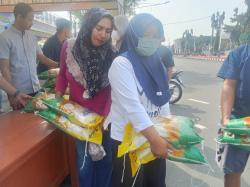 Ratusan Kantong Beras Murah Ludes Diserbu Warga 