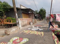 Heboh Mural One Piece di Mojokerto: Kreativitas Warga Ditegur Polisi Jelang HUT ke-80 RI