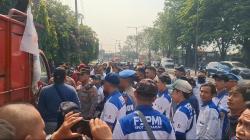 Bentrok Nyaris Pecah, Ratusan Buruh FSPMI Demo PT Borwita Citra Prima di Sidoarjo