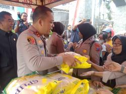Polres Tulungagung Gandeng Bulog Salurkan 49 Ton Beras SPHP