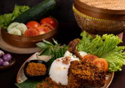 Ayam Bakar Serundeng hingga Iga Bakar, Nikmatnya Promo Kemerdekaan di Meja Makan