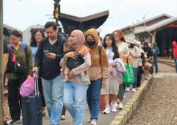 Hadapi Libur Panjang Kemerdekaan KAI Daop 3 Cirebon Sediakan Tiket Tambahan 2.560 Tiket