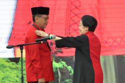 Inilah Momen Saat Megawati Lantik Hasto Kristiyanto sebagai Sekjen PDIP 2025–2030