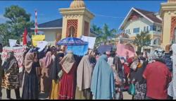 Ratusan Warga Kepung Kantor Bupati Aceh Utara, Tuntut Kembalikan Desa yang ‘Hilang’