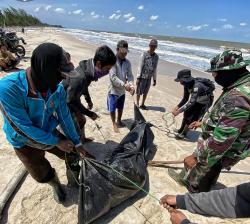 Jenazah ABK KM 7 Bintang Sukses Ditemukan di Perairan Kuala Pembuang Setelah 3 Hari Pencarian